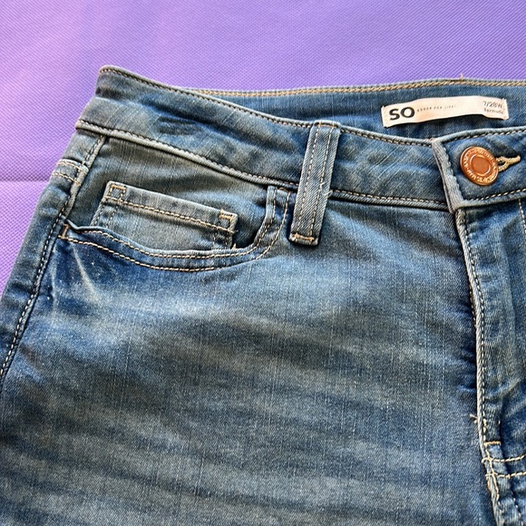 NWT Bermuda shorts 9 inch inseam. They hit right above the knee, medium shade. - Picture 2 of 9